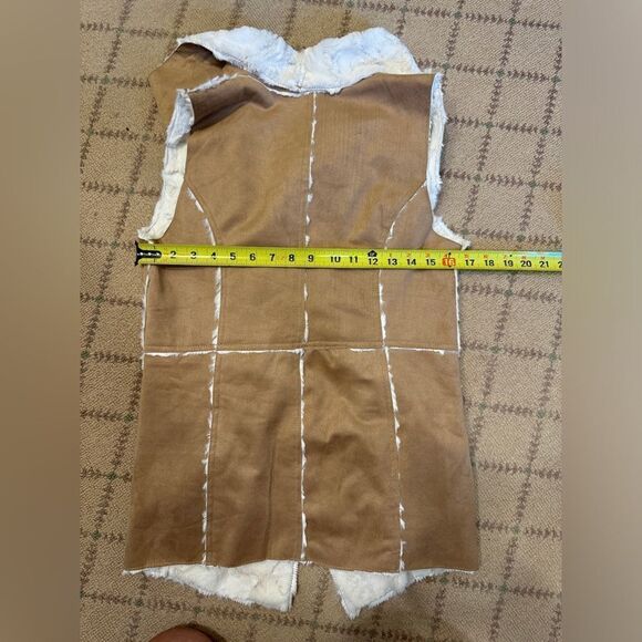 Onetheland Faux suede camel waterfall vest with white faux fur lining NWOT M - Picture 4 of 15